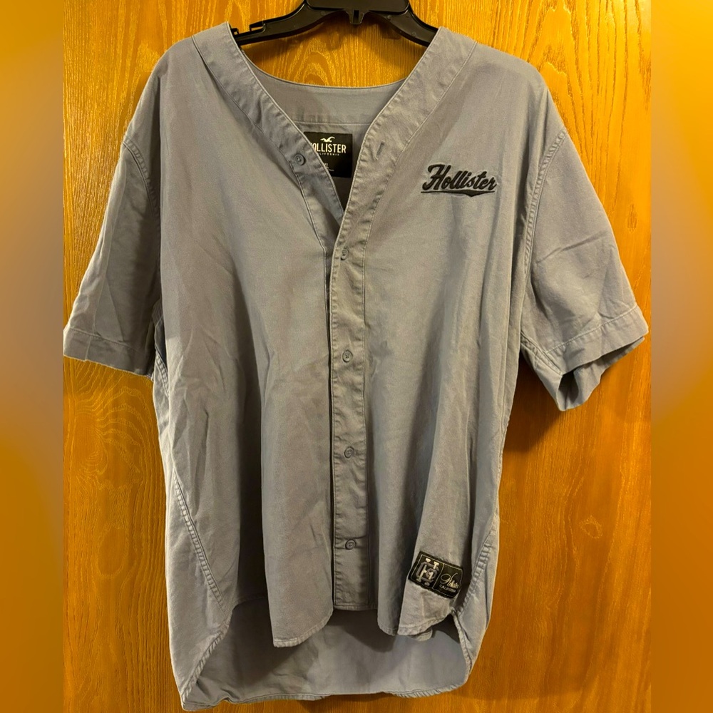 Hollister button up t-shirt.